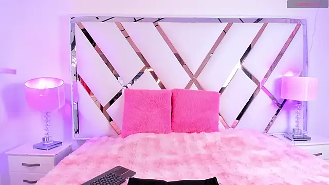 naughty  sara online show from 11.22.25