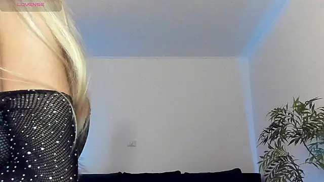 Snapshot of janecandyy_ chatting on 12.14.24 janecandyy online show from 12.14.24