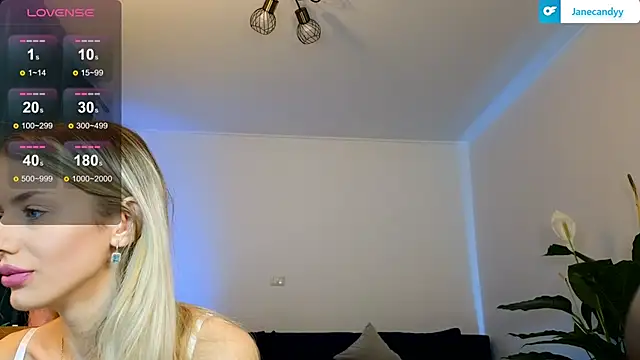 Snapshot of janecandyy_ chatting on 02.10.25 janecandyy online show from 02.10.25