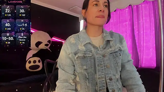 Coral Gibson online show from 11.22.25