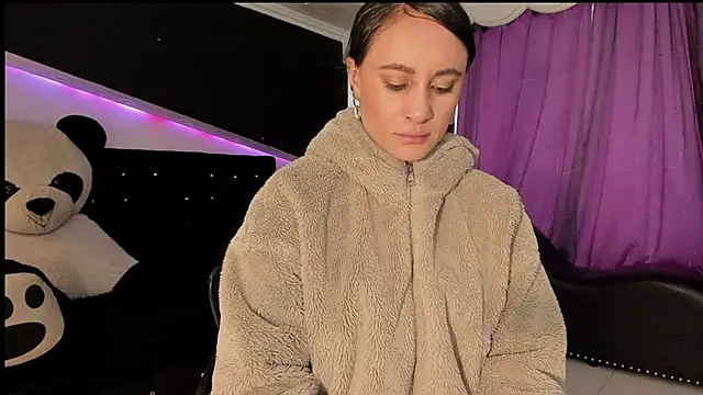 Coral Gibson online show from 03.06.26