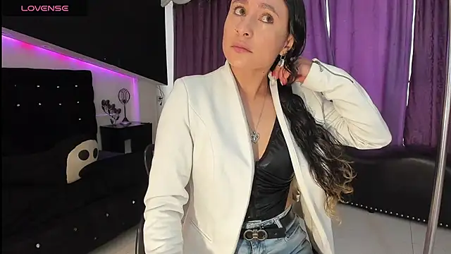 Coral Gibson online show from 04.14.26