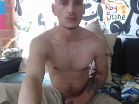 roystonee01 online show from 10.28.25