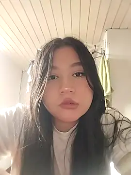 Snapshot of sharyl_24 chatting on 03.19.25 sharyl 24 online show from 03.19.25