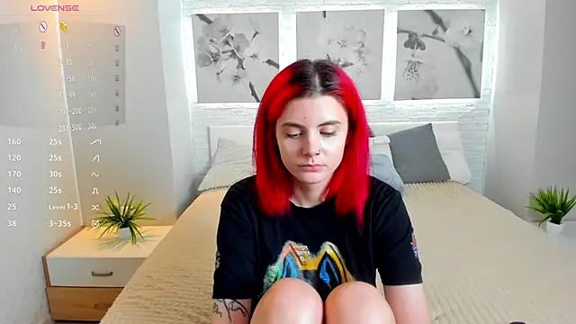 Snapshot of HarpyWitch chatting on 12.07.24 HarpyWitch online show from 12.07.24