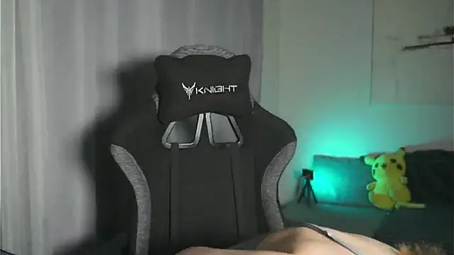 Snapshot of HarpyWitch chatting on 10.31.25 HarpyWitch online show from 10.31.25