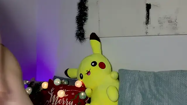 Snapshot of HarpyWitch chatting on 12.21.25 HarpyWitch online show from 12.21.25