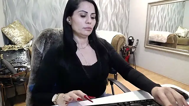 Sara Poison online show from 11.04.25