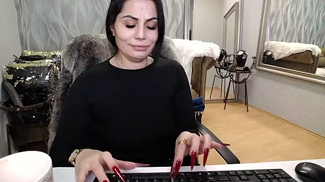 Sara Poison online show from 02.05.26