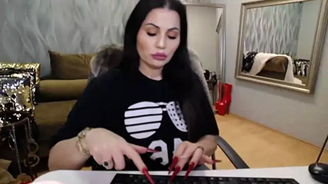 Sara Poison online show from 04.04.26