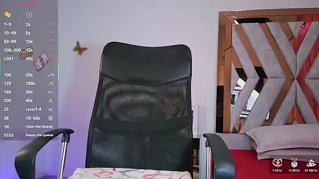 Snapshot of littleayshel chatting on 03.10.25 littleayshel online show from 03.10.25