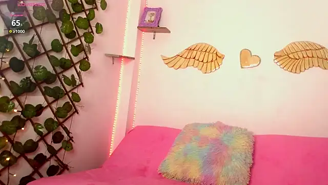 Snapshot of littleayshel chatting on 09.11.25 littleayshel online show from 09.11.25