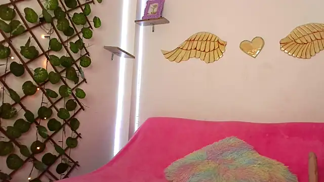 Snapshot of littleayshel chatting on 09.19.25 littleayshel online show from 09.19.25