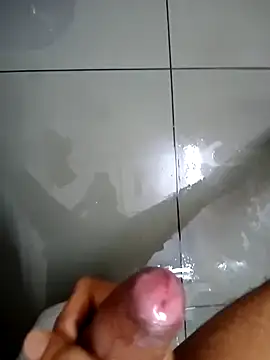 Snapshot of naughtiestdaddy chatting on 12.15.24 naughtiestdaddy online show from 12.15.24