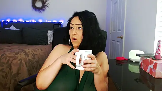 Snapshot of AlyssiaAmoreXO chatting on 05.25.26 AlyssiaAmoreXO online show from 05.25.26