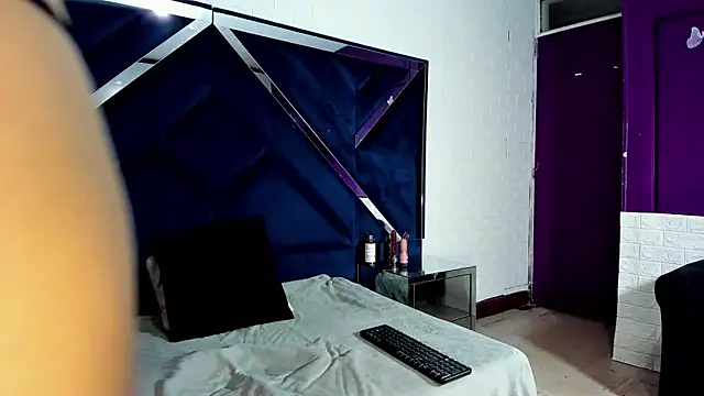 Snapshot of cathaleyahh chatting on 11.30.25 cathaleyahh online show from 11.30.25