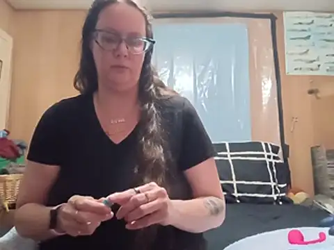 Snapshot of TheGoldenLotus chatting on 05.29.26 TheGoldenLotus online show from 05.29.26