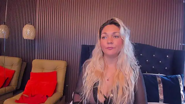 Snapshot of MalorySweet chatting on 05.29.26 MalorySweet online show from 05.29.26