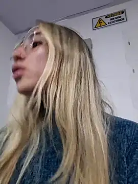 Snapshot of Scarlett_Khan chatting on 02.22.25 Scarlett Khan online show from 02.22.25