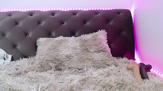 Snapshot of TiffanyPeretz chatting on 02.05.25 TiffanyPeretz online show from 02.05.25