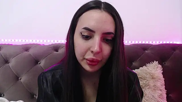 Snapshot of TiffanyPeretz chatting on 02.18.25 TiffanyPeretz online show from 02.18.25