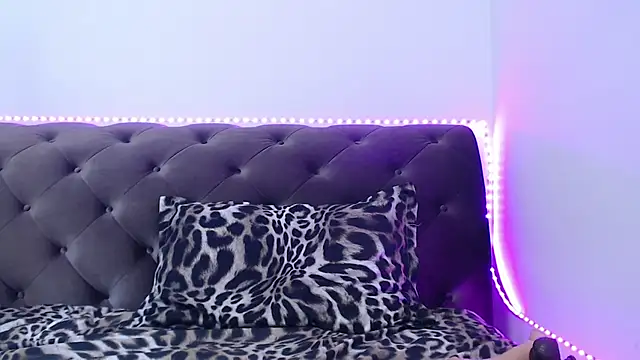 Snapshot of TiffanyPeretz chatting on 09.21.25 TiffanyPeretz online show from 09.21.25