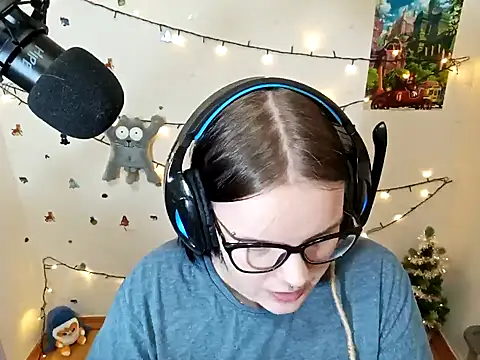 DivaMarisa online show from 12.23.24