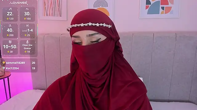 Snapshot of rawiya chatting on 10.21.25 rawiya online show from 10.21.25