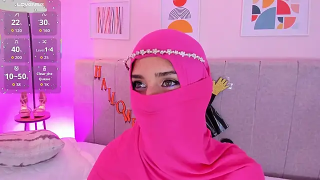 Snapshot of rawiya chatting on 10.29.25 rawiya online show from 10.29.25