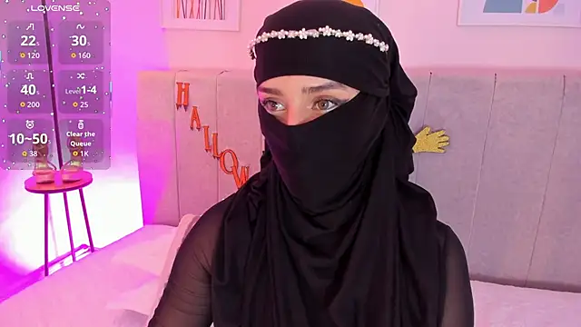 Snapshot of rawiya chatting on 10.30.25 rawiya online show from 10.30.25