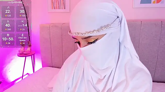 Snapshot of rawiya chatting on 11.13.25 rawiya online show from 11.13.25