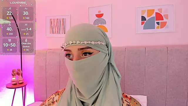 Snapshot of rawiya chatting on 11.14.25 rawiya online show from 11.14.25