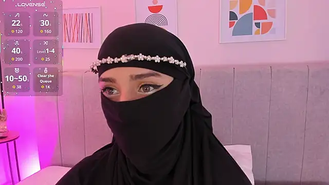 Snapshot of rawiya chatting on 11.21.25 rawiya online show from 11.21.25