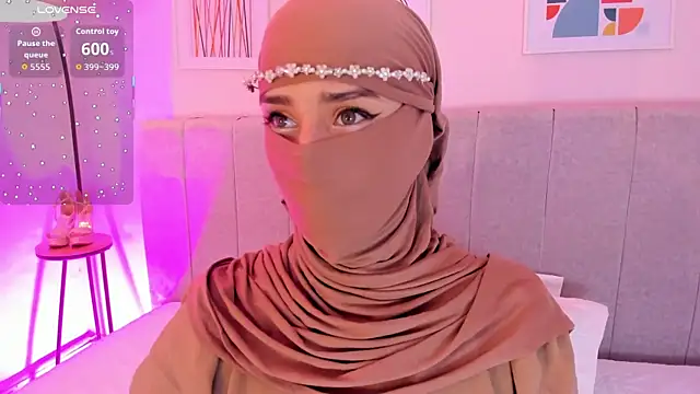 Snapshot of rawiya chatting on 11.24.25 rawiya online show from 11.24.25