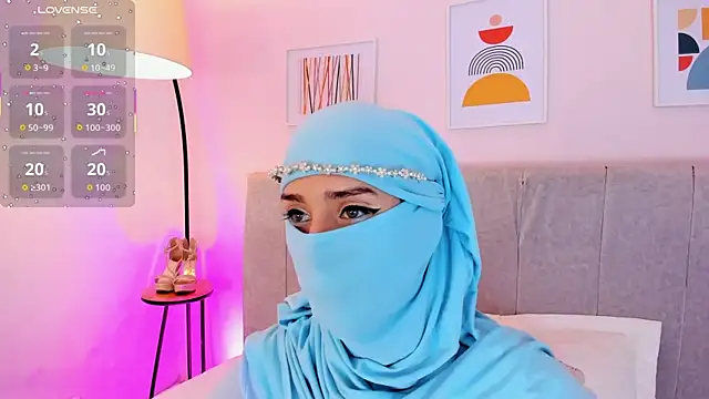 Snapshot of rawiya chatting on 11.29.25 rawiya online show from 11.29.25