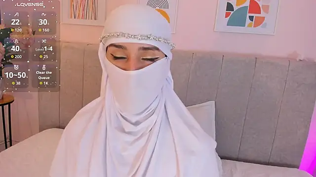 Snapshot of rawiya chatting on 12.15.25 rawiya online show from 12.15.25