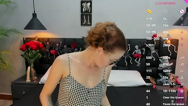 Snapshot of Sccarlett_Johnnson chatting on 10.15.25 Sccarlett Johnnson online show from 10.15.25