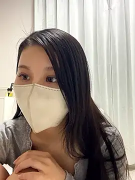 Snapshot of yuki_room chatting on 12.08.24 yuki room online show from 12.08.24