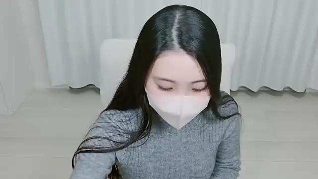 Snapshot of yuki_room chatting on 10.03.25 yuki room online show from 10.03.25