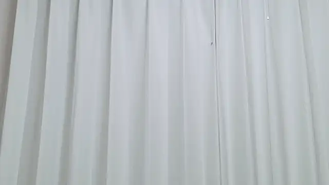 Snapshot of yuki_room chatting on 11.13.25 yuki room online show from 11.13.25