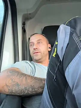 Snapshot of Lecatore80 chatting on 11.13.25 Lecatore80 online show from 11.13.25