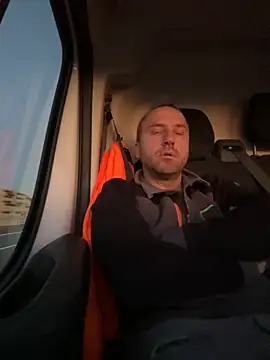 Snapshot of Lecatore80 chatting on 11.27.25 Lecatore80 online show from 11.27.25