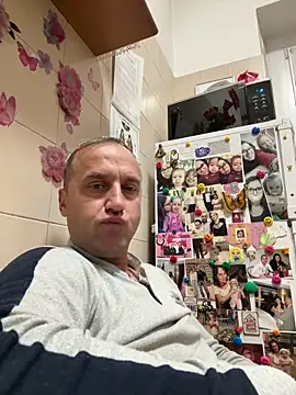 Snapshot of Lecatore80 chatting on 12.14.25 Lecatore80 online show from 12.14.25