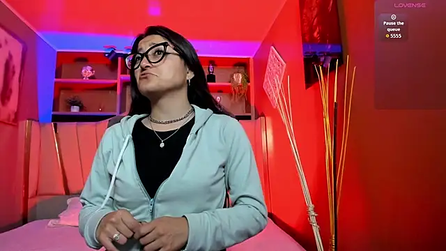 Lucy Williiams online show from 11.12.25