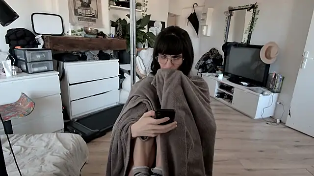 CeriseLapine online show from 12.17.25