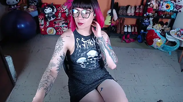 MissMiia2 online show from 11.10.25