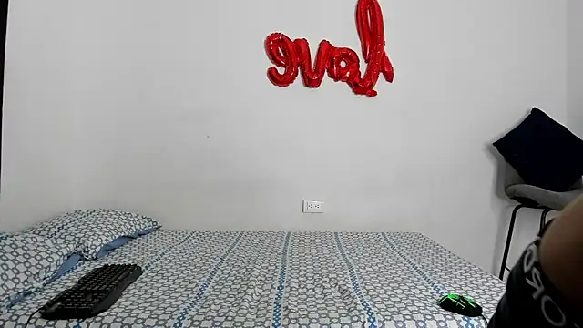 Snapshot of evanscollins chatting on 10.10.25 evanscollins online show from 10.10.25