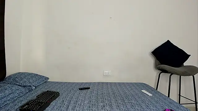 Snapshot of evanscollins chatting on 12.14.25 evanscollins online show from 12.14.25