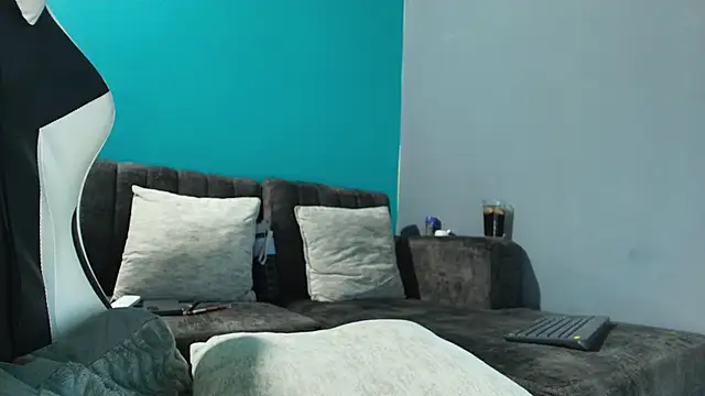 skinny and boyfriend online show from 11.06.25