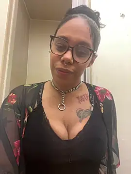 Snapshot of Princess_Desirae chatting on 04.10.26 Princess Desirae online show from 04.10.26